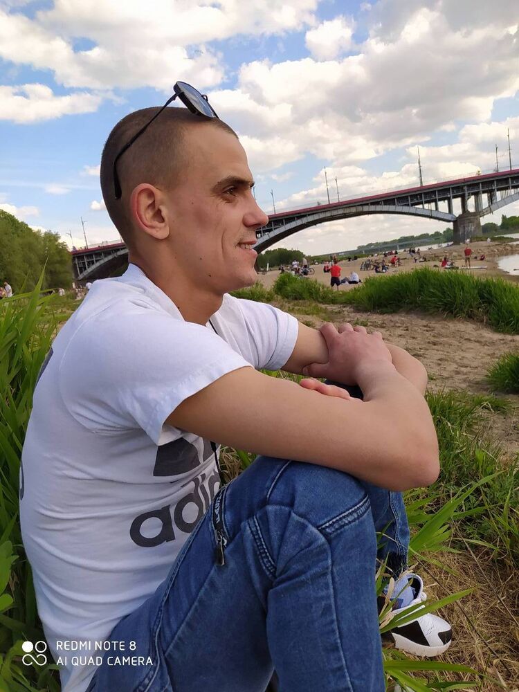  24022905  Andrii, 30 ,    
