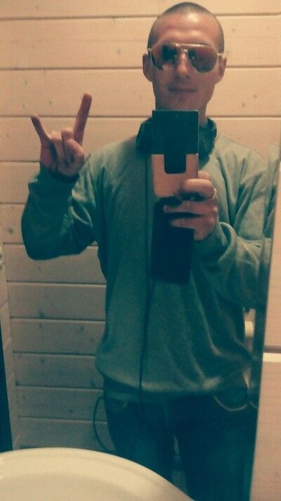  6220125  Andrew, 32 ,    