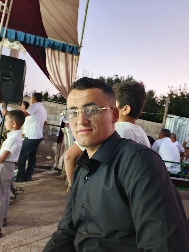  53573785  Mustafo, 20 ,    