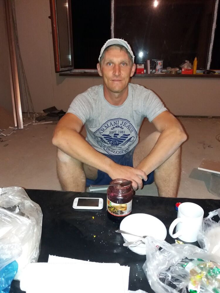  8804305  Vlad, 41 ,    