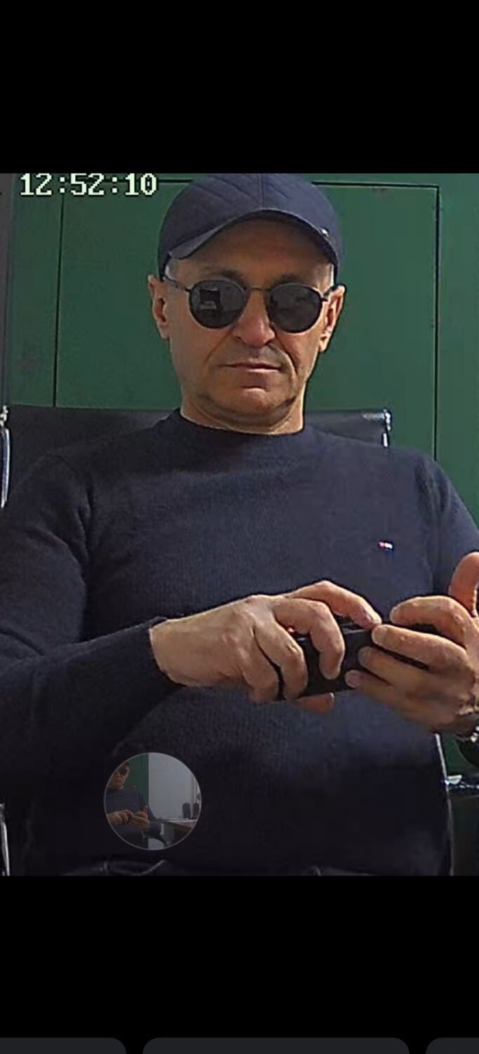  54382555  Armen, 49 ,    