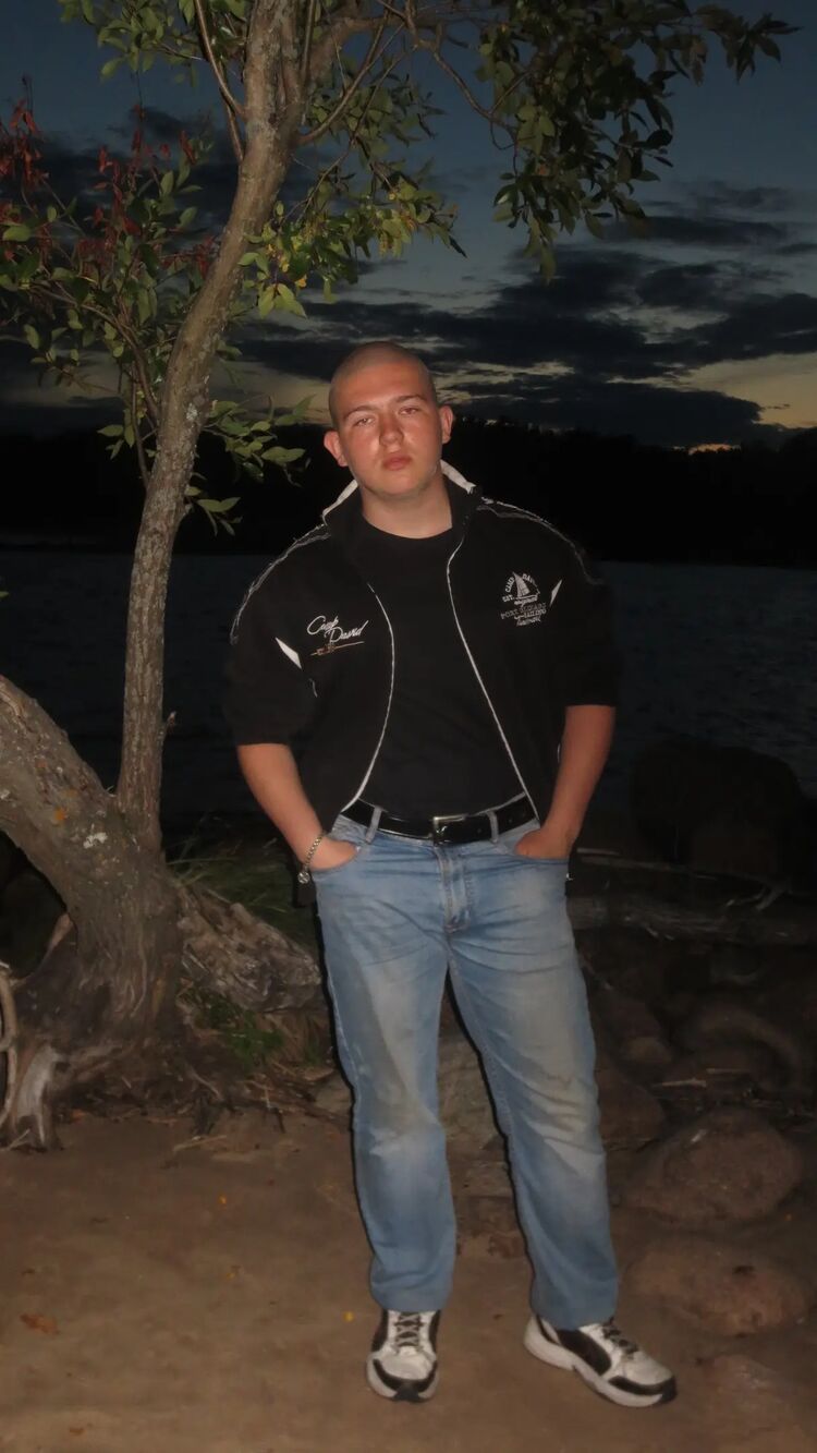  30012475  Dima, 22 ,    -