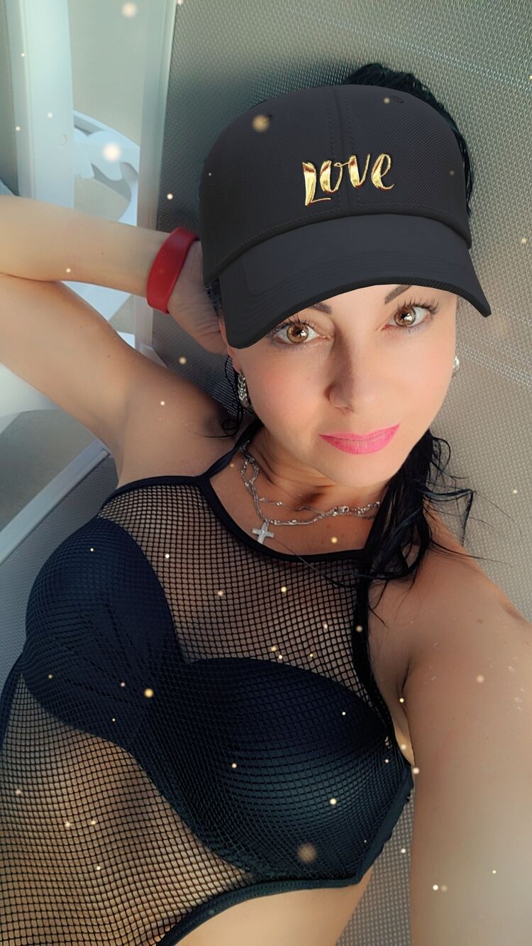  41170295  Milana, 44 ,    