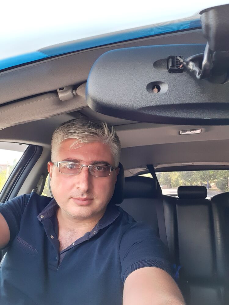  44081485  Arman, 46 ,    