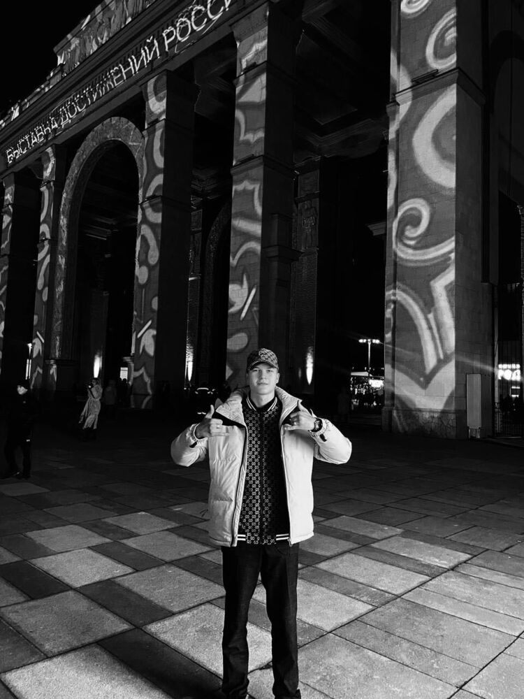  ,   Leon, 18 ,   ,   , c , 