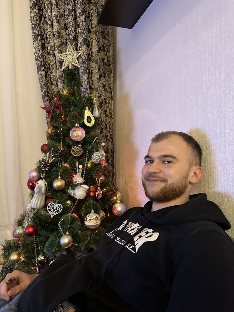  37142525  , 27 ,    -