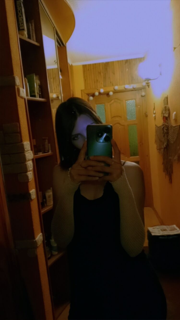  44998705  Venera, 32 ,    