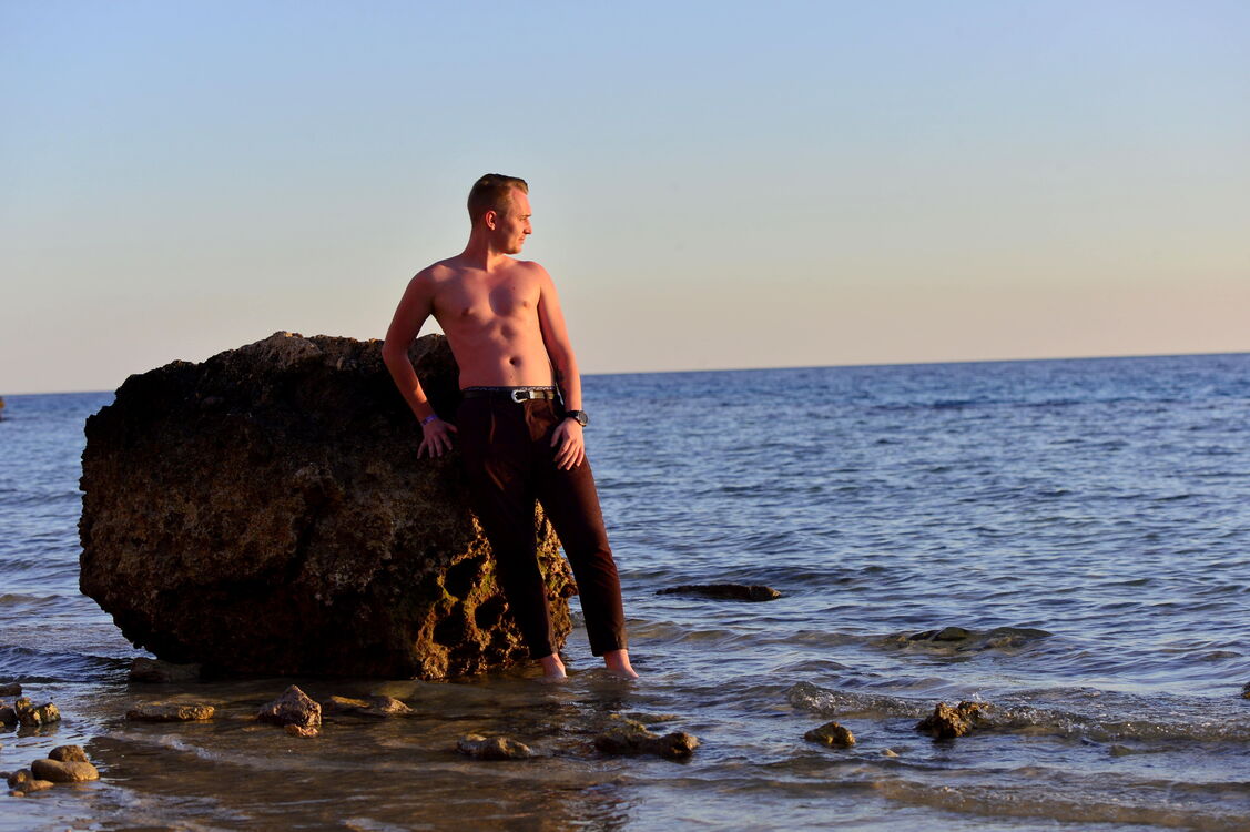  29489425  Artem, 32 ,    -