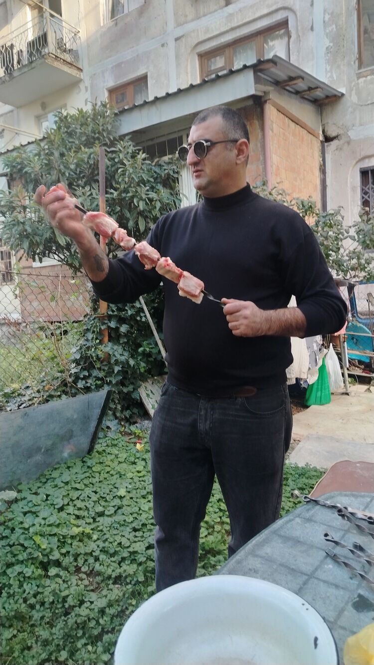  ,   Gruzin, 33 ,   ,   , c , 