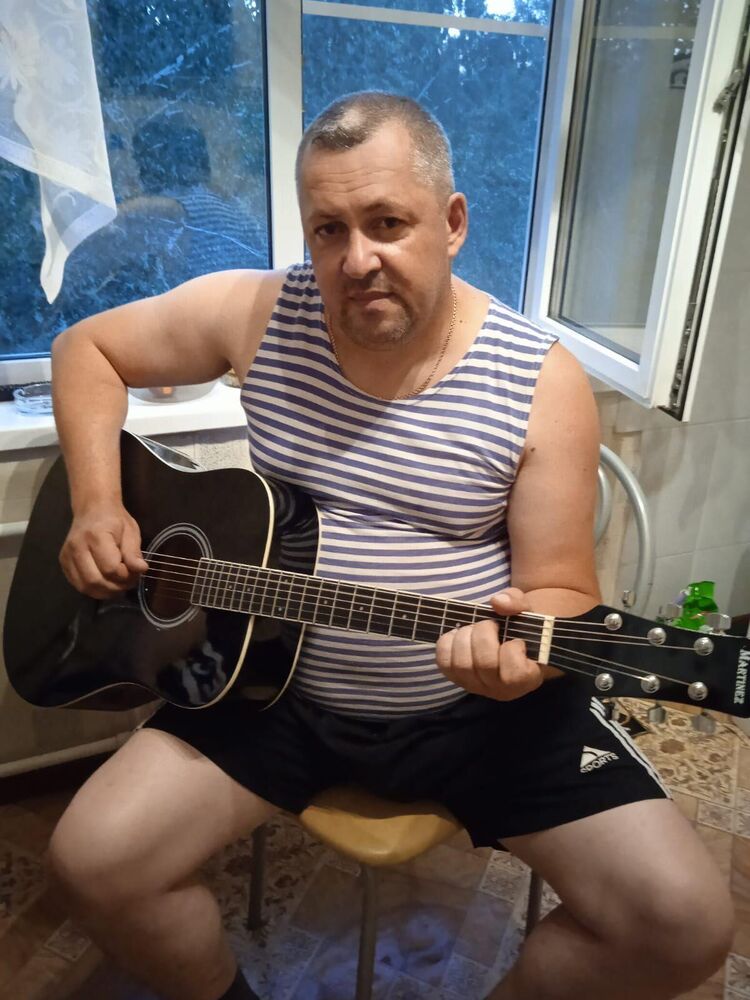  52331705  , 48 ,    --