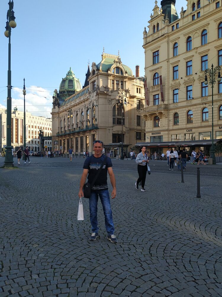 45499145  Sergej, 47 ,    Praha