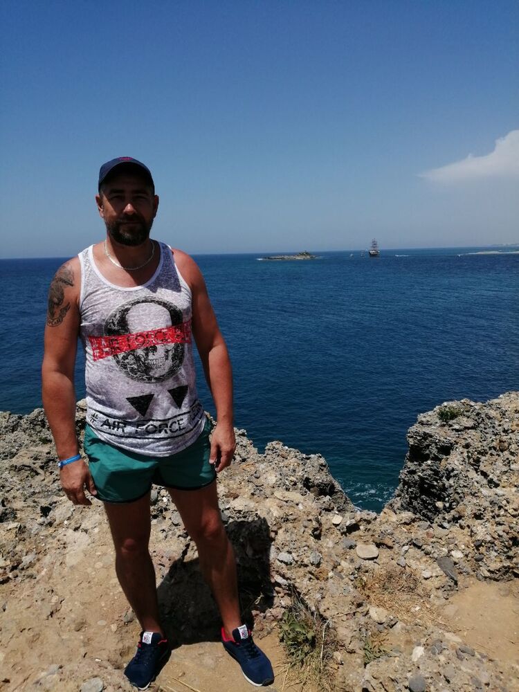  26709905  Igor, 49 ,    