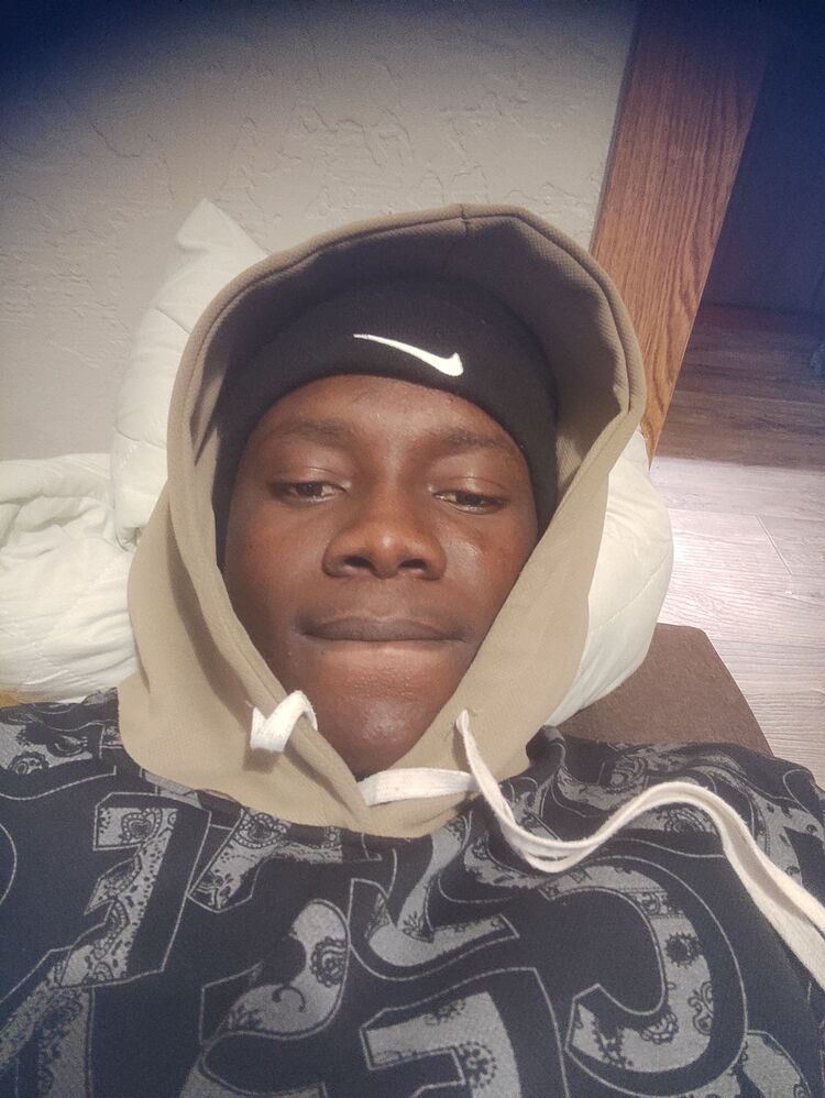  54471315  Kelfala, 24 ,    