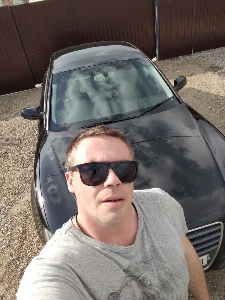  30031655  Pavel, 37 ,    