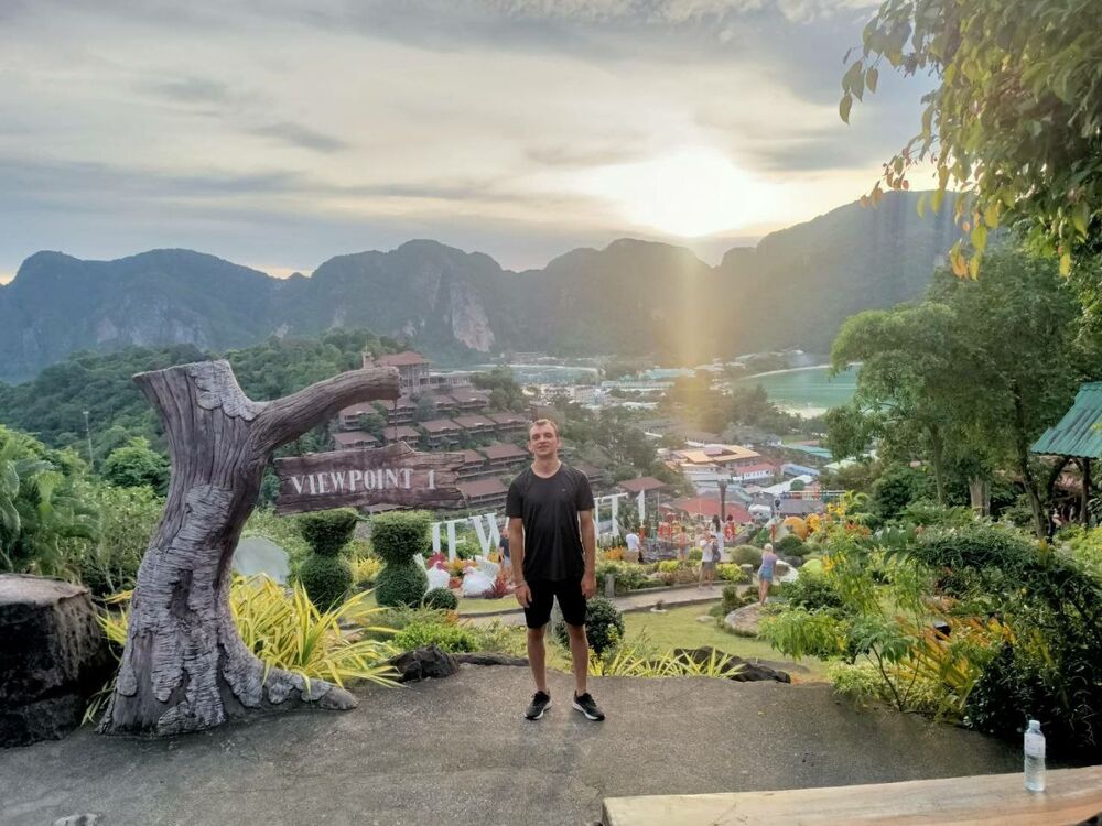 ���������� Ban Phattha Ya, ���� ������� Evgenii, 35 ���, ������������ ��� ������, ����� � ���������, c�������� ���������