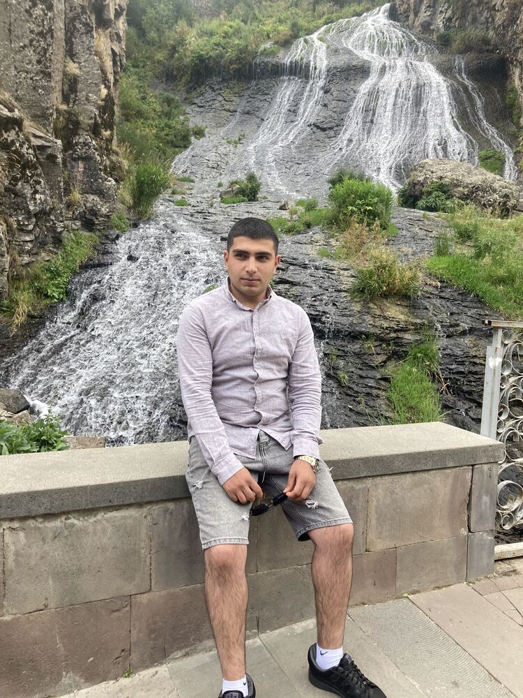  48046515  Vardan, 23 ,    
