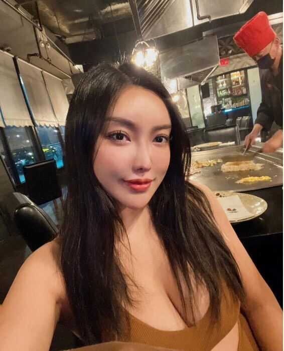  ,   Alice, 32 ,   ,   