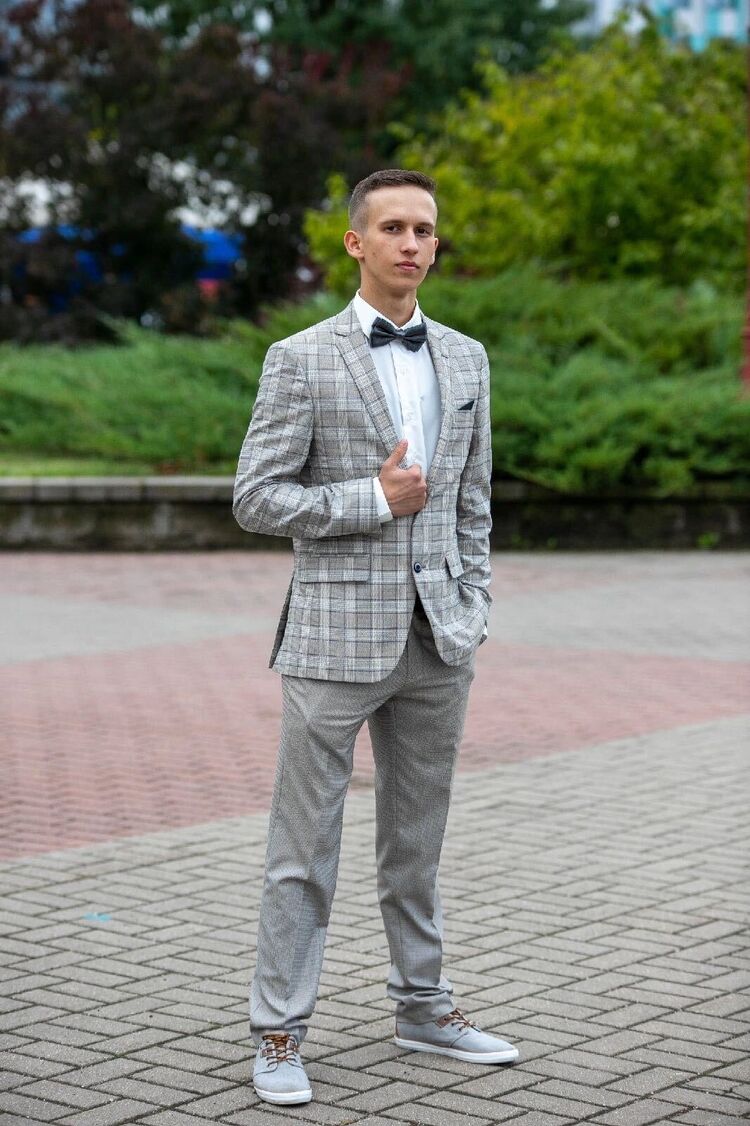  33745775  Pavel, 24 ,    