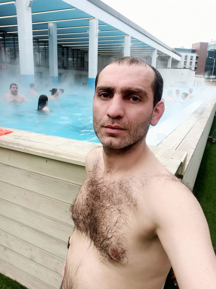  25372075  , 39 ,    