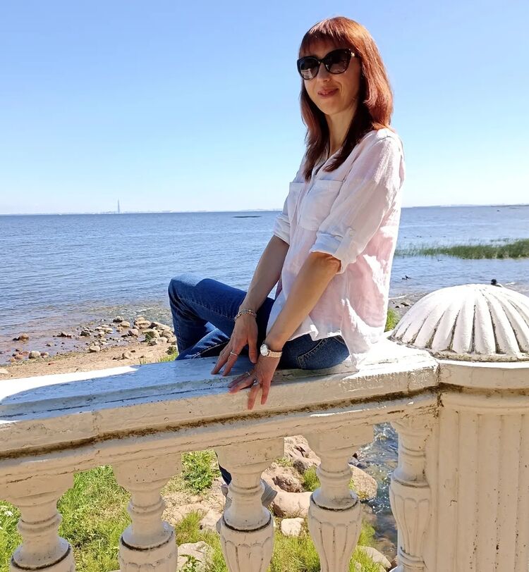  51444665  Elena, 47 ,    
