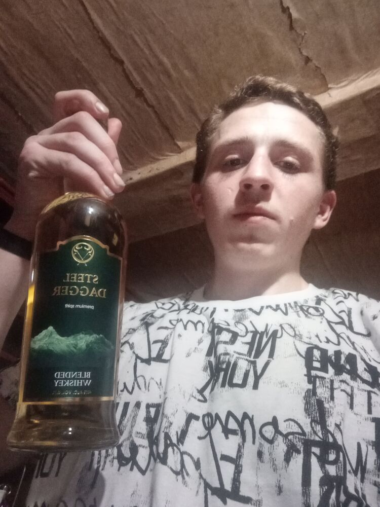  31989365  Oleg, 23 ,    