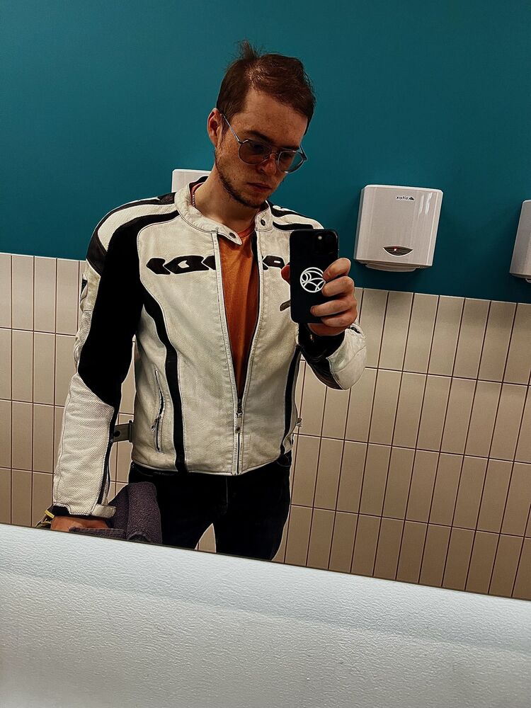  47274605  , 27 ,    