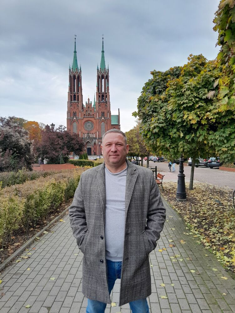  54054155  Andrii, 49 ,    