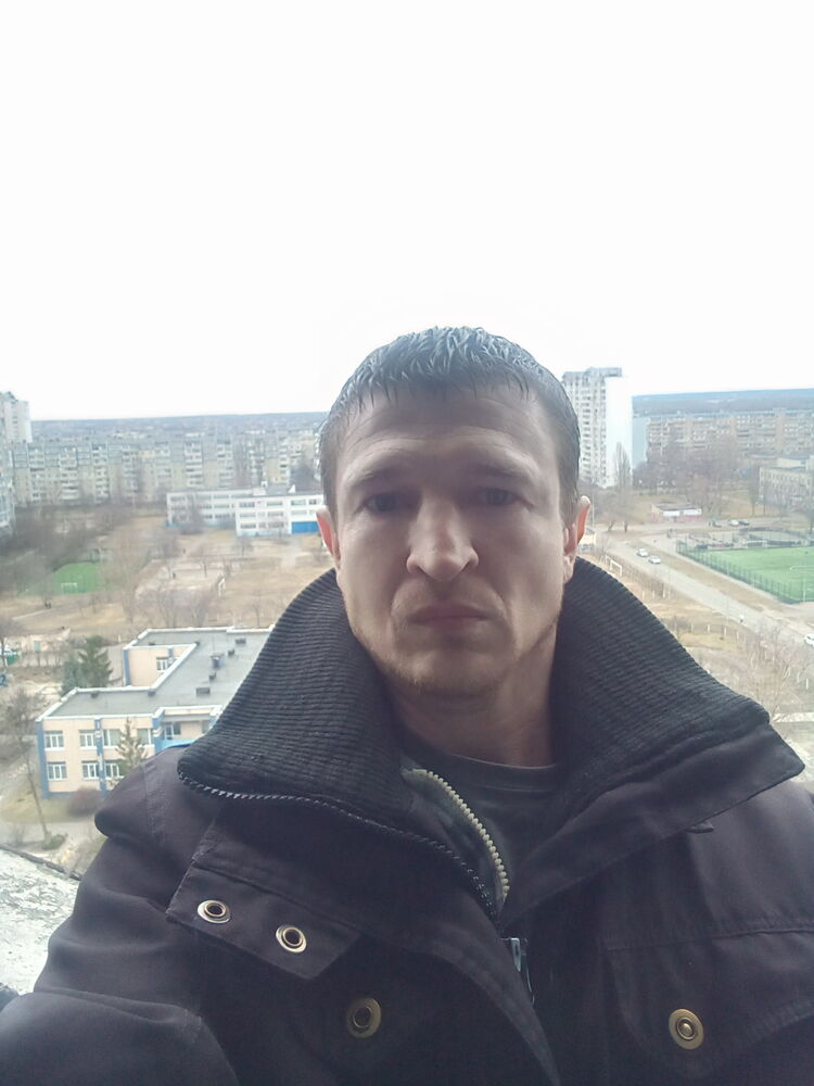  37827925  Artem, 42 ,    