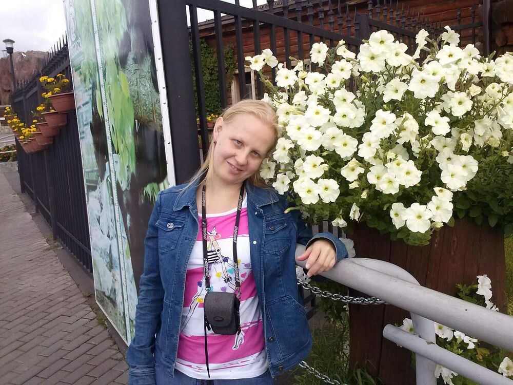  ,   Anna, 35 ,   