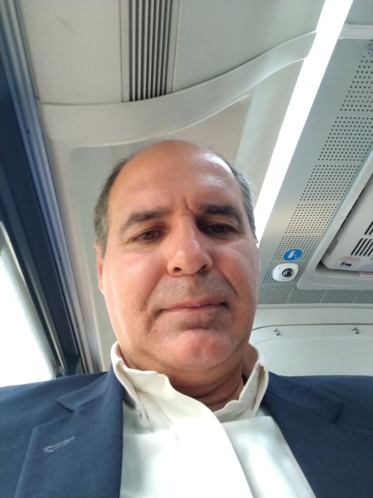  43472745  Arsen, 49 ,    