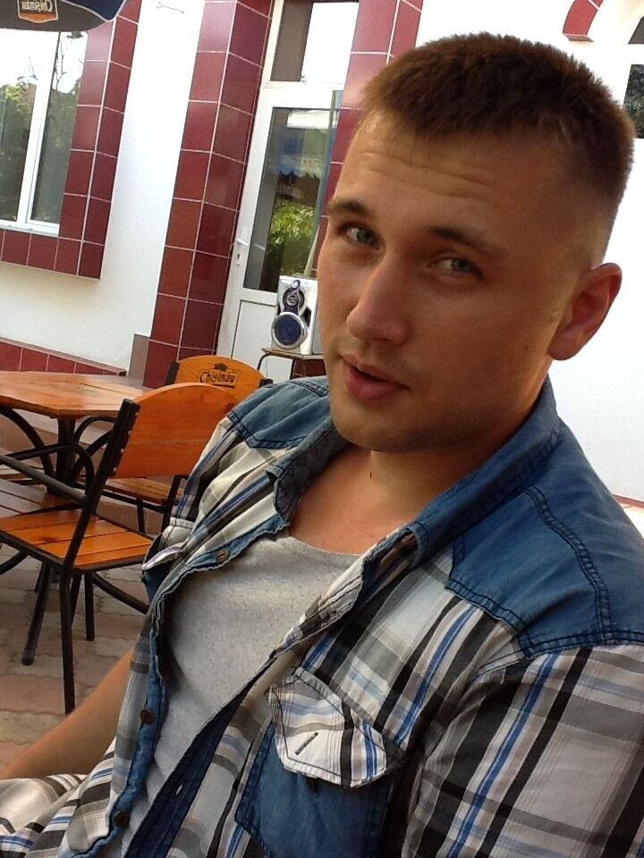  ,   Roland, 36 ,   