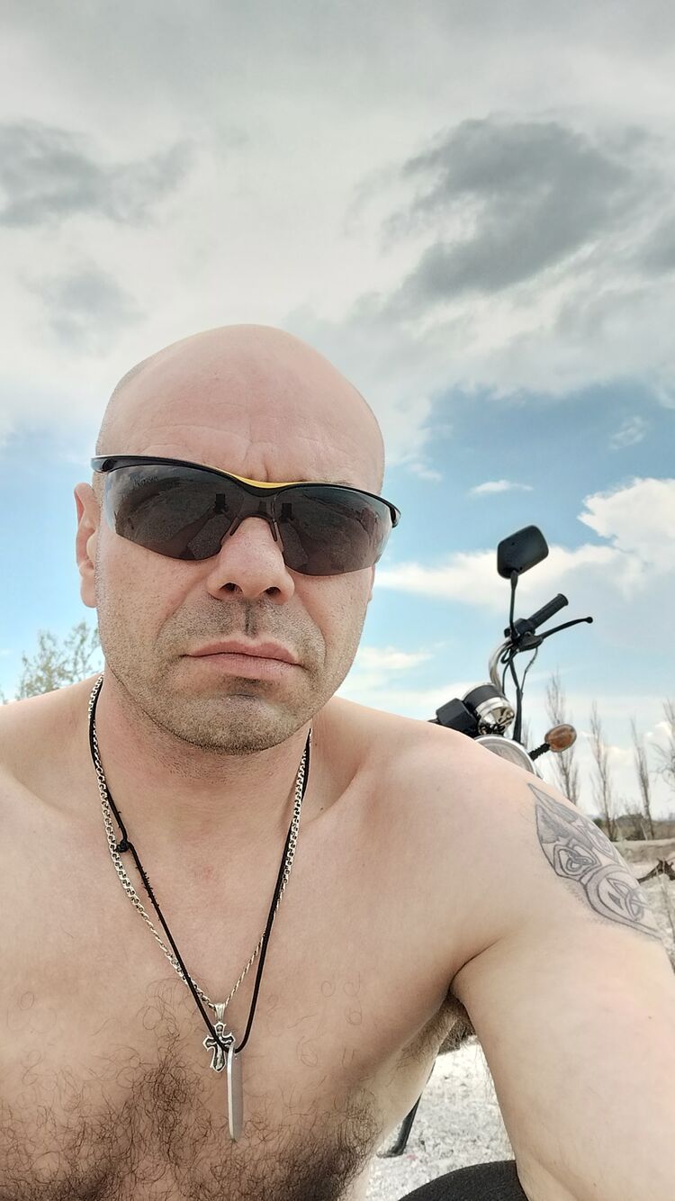  ,   Denis, 42 ,   , 