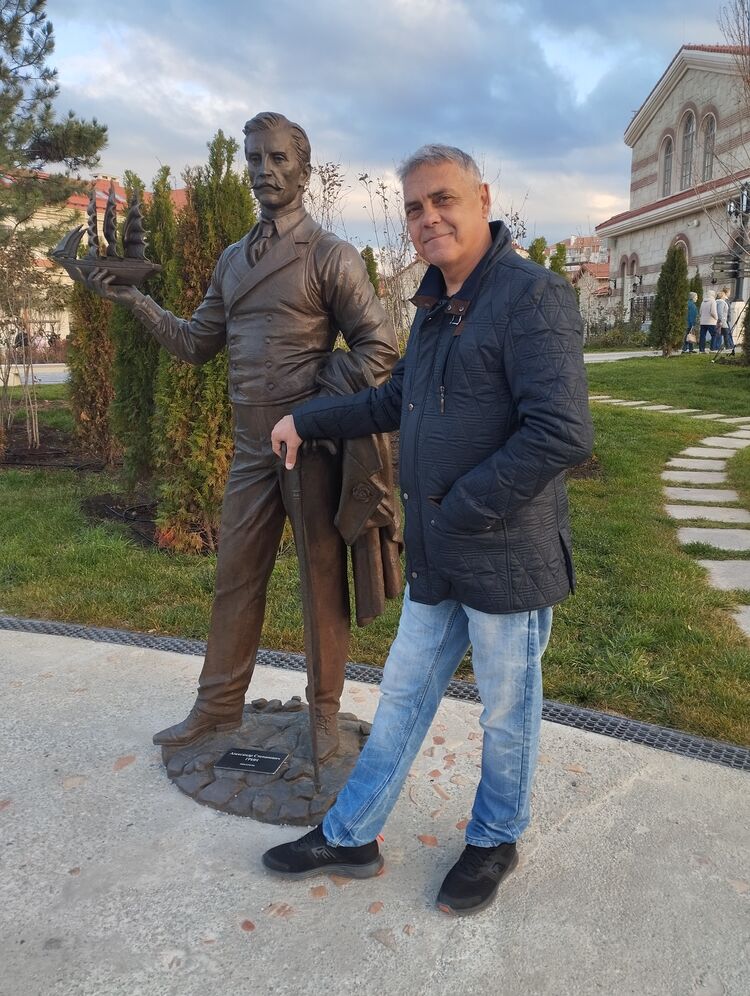  49500695  Slava, 51 ,    