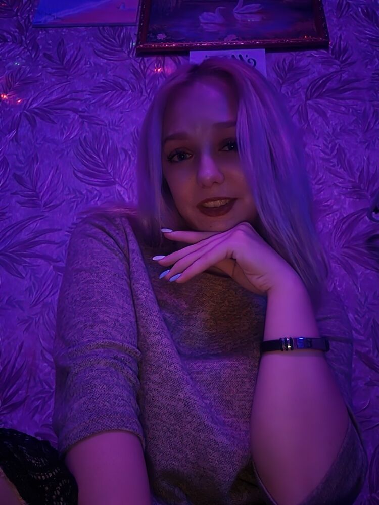  ,   Anastasia, 20 ,  