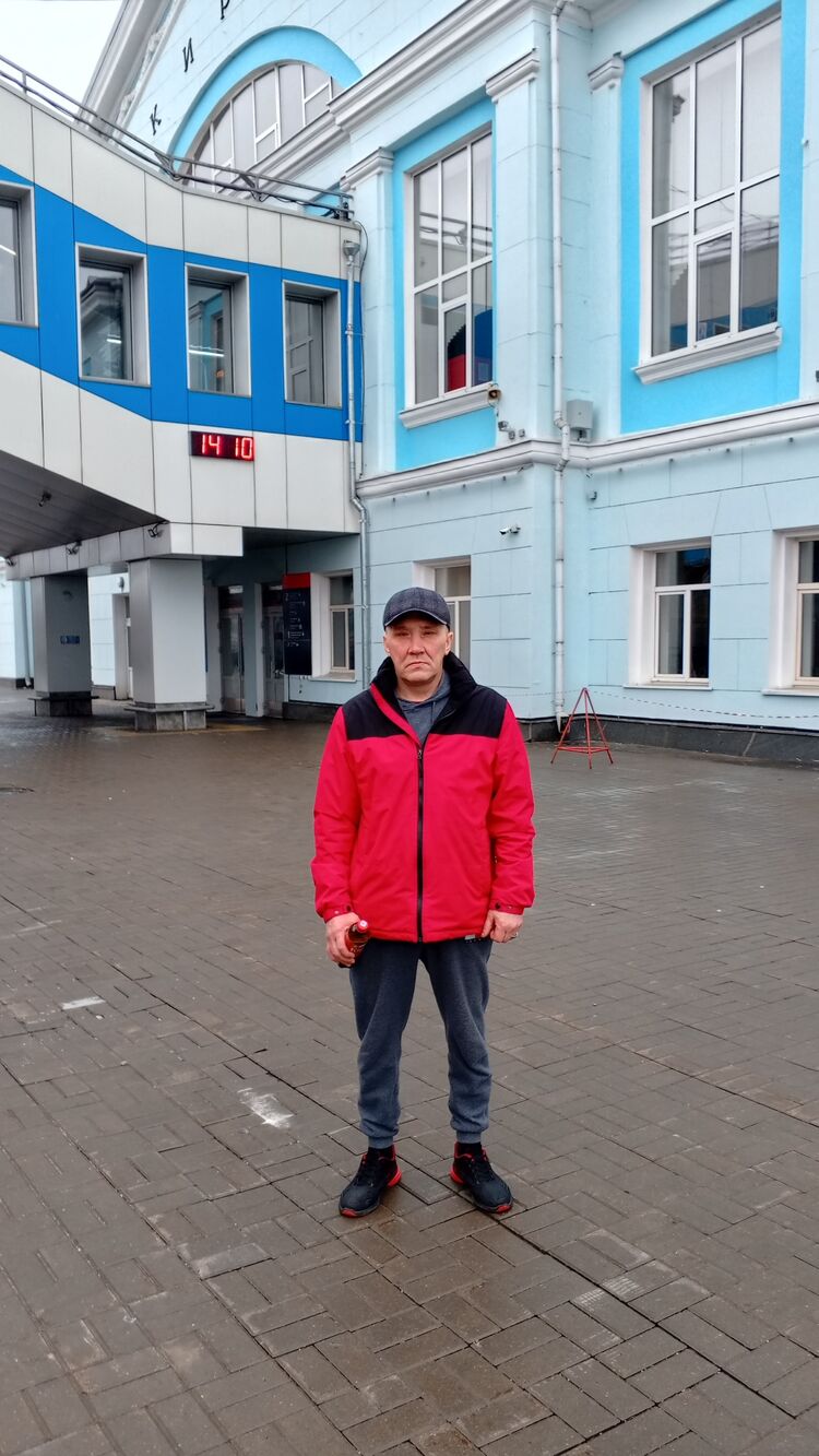  50681025  Vasilij, 46 ,    