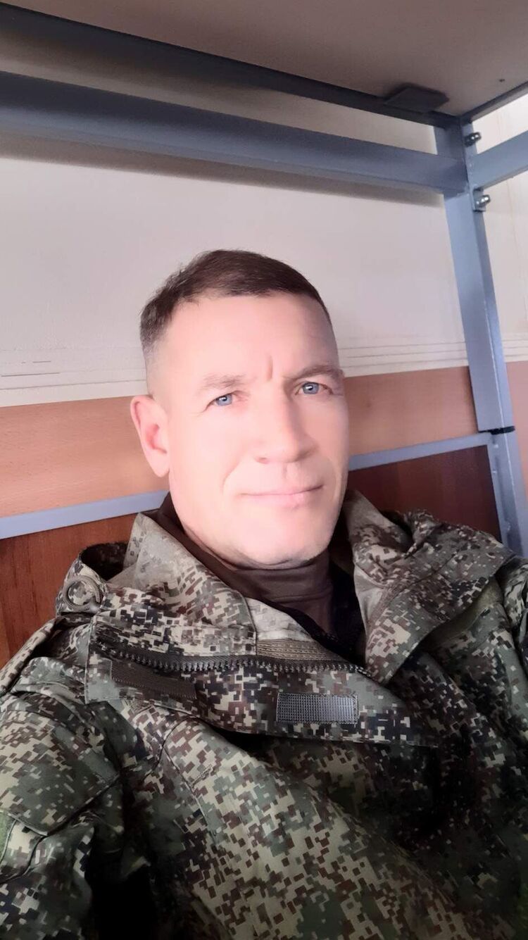  44535325  Igor, 49 ,    