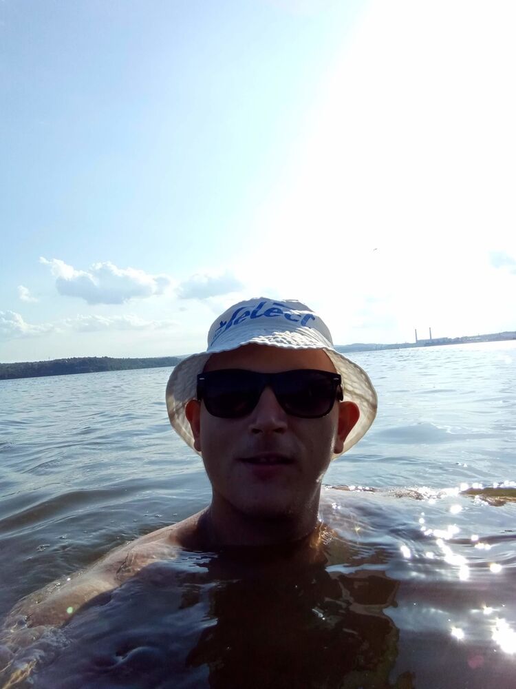  19434095  Miroslav, 29 ,    