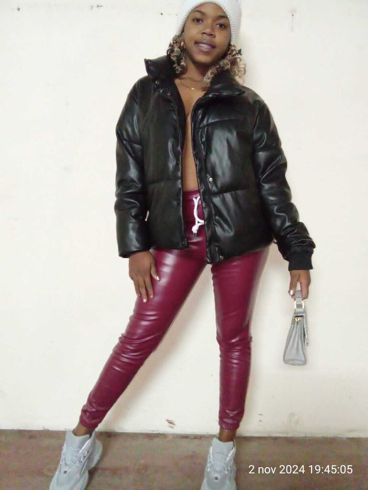  51327725  Marina, 19 ,    
