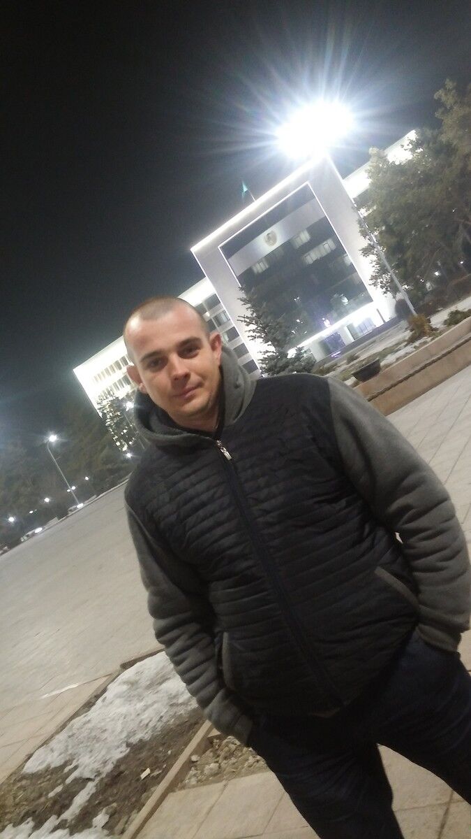  10773495  Ivan, 38 ,    