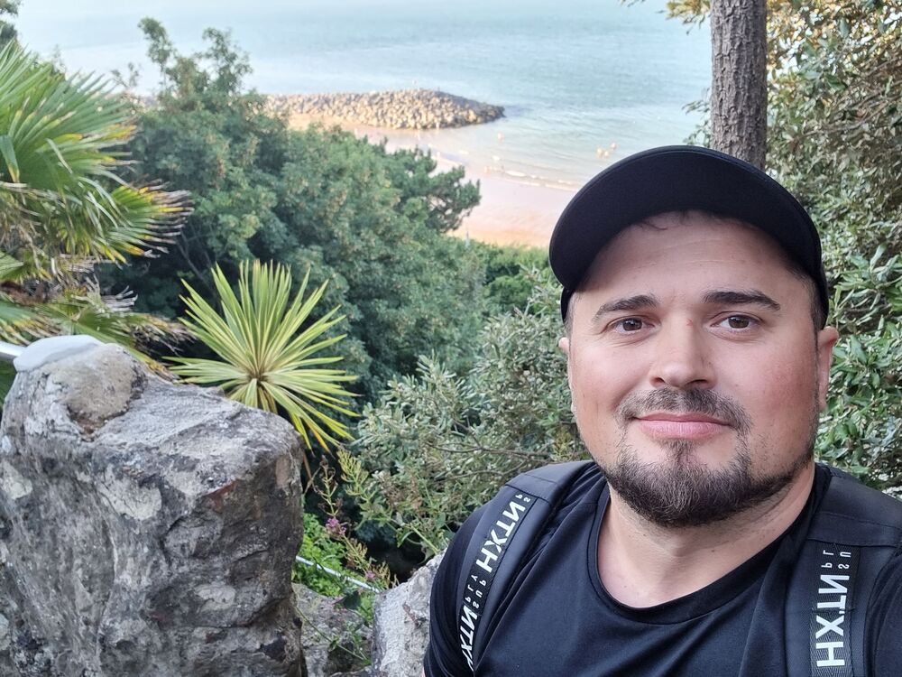  ,   Artur, 32 ,   ,   