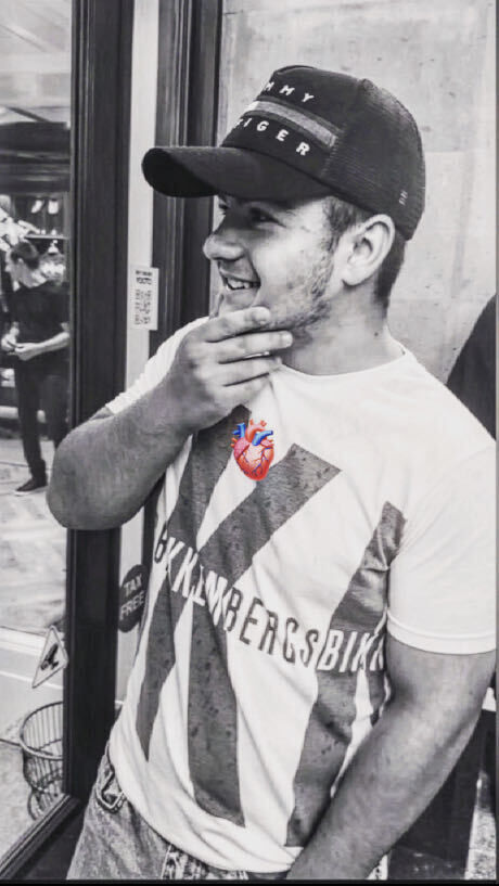  35678335  Davit, 25 ,    