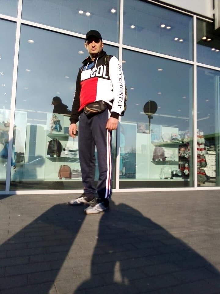 15718075  , 40 ,    