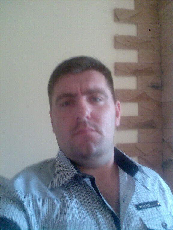  20304455  Ivan, 41 ,    