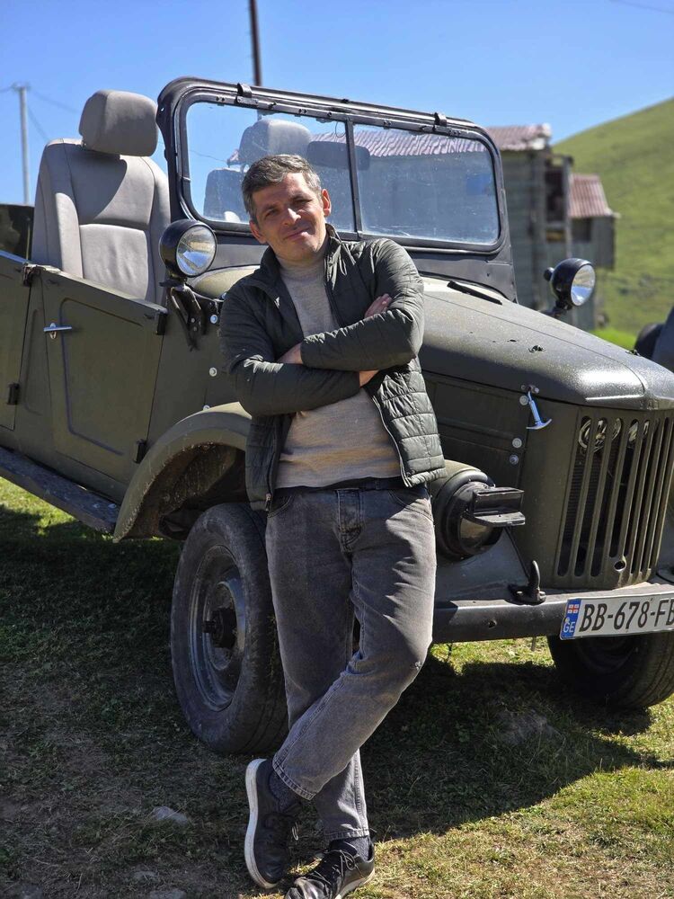  53303815  Ioane, 37 ,    