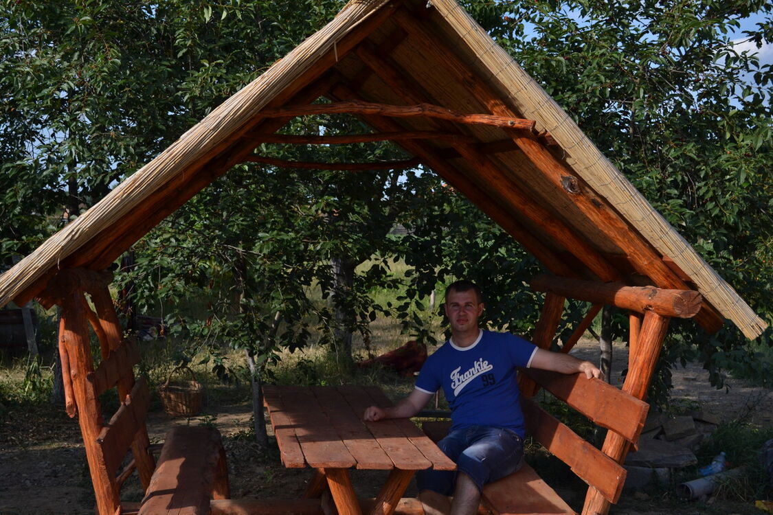  ,   Vtaly, 42 ,  