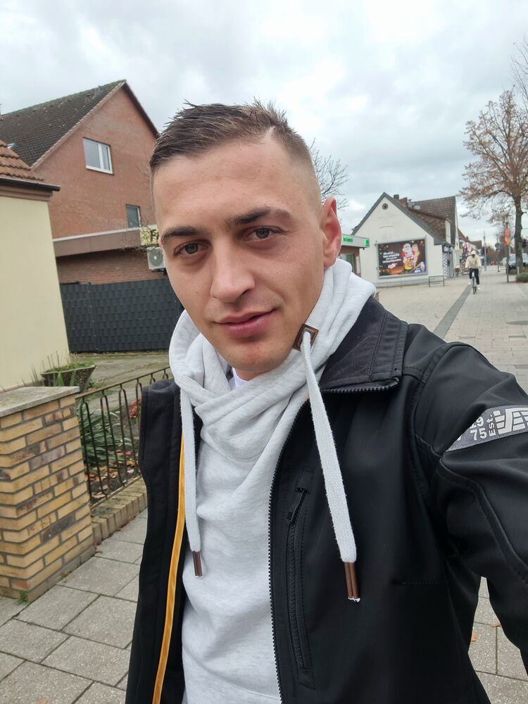  50571285  Petro, 27 ,    Christiansburg