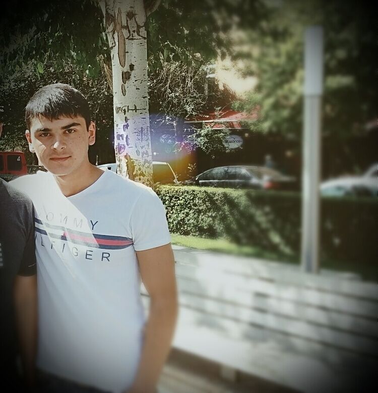 13674285  Armen, 27 ,    