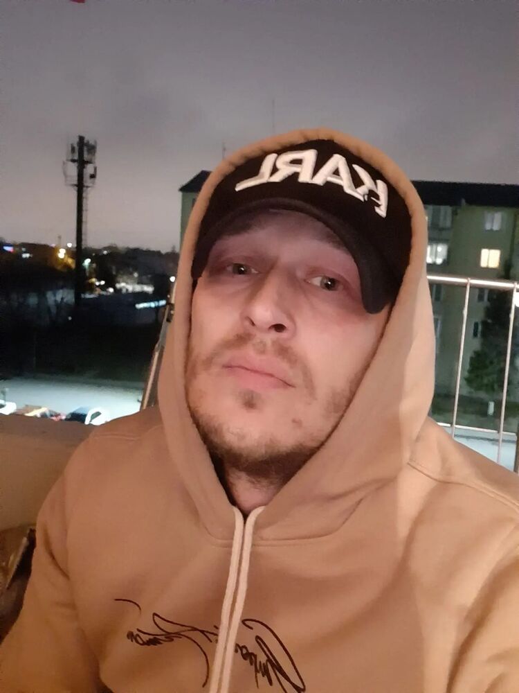  54421945  Mr, 35 ,    --