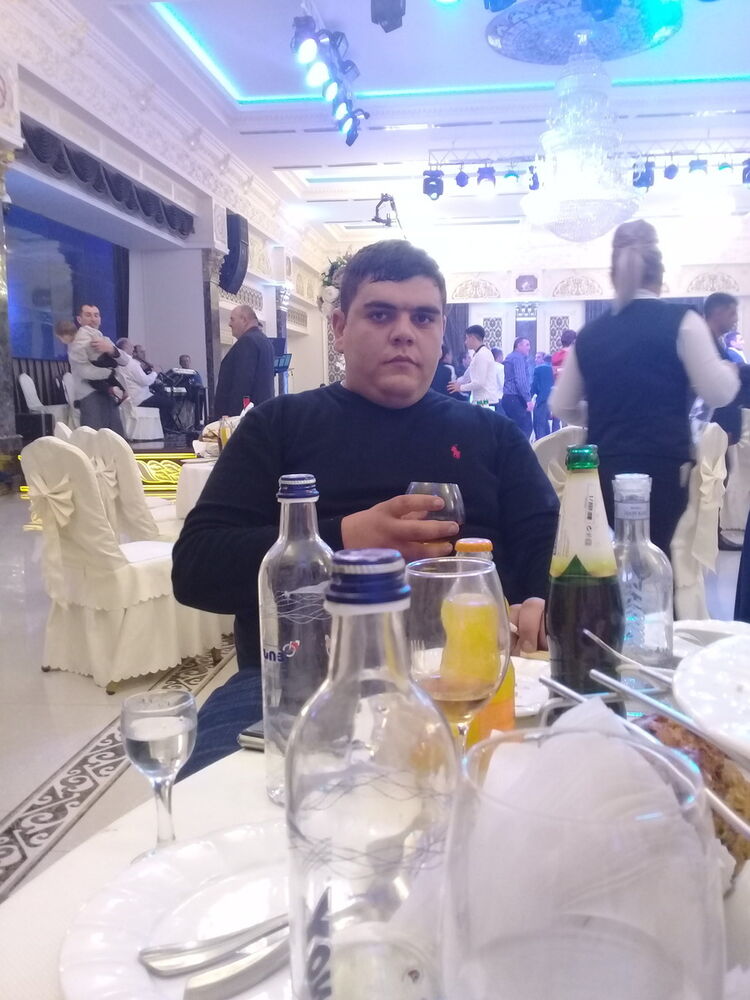 ,   Artur, 27 ,   ,   , c 