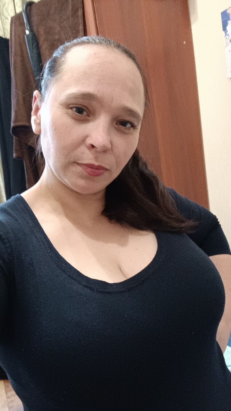  40502015  Viktoria, 39 ,    